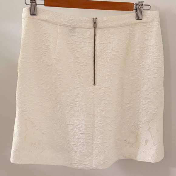 White skirt (S) - Picture 3 of 4